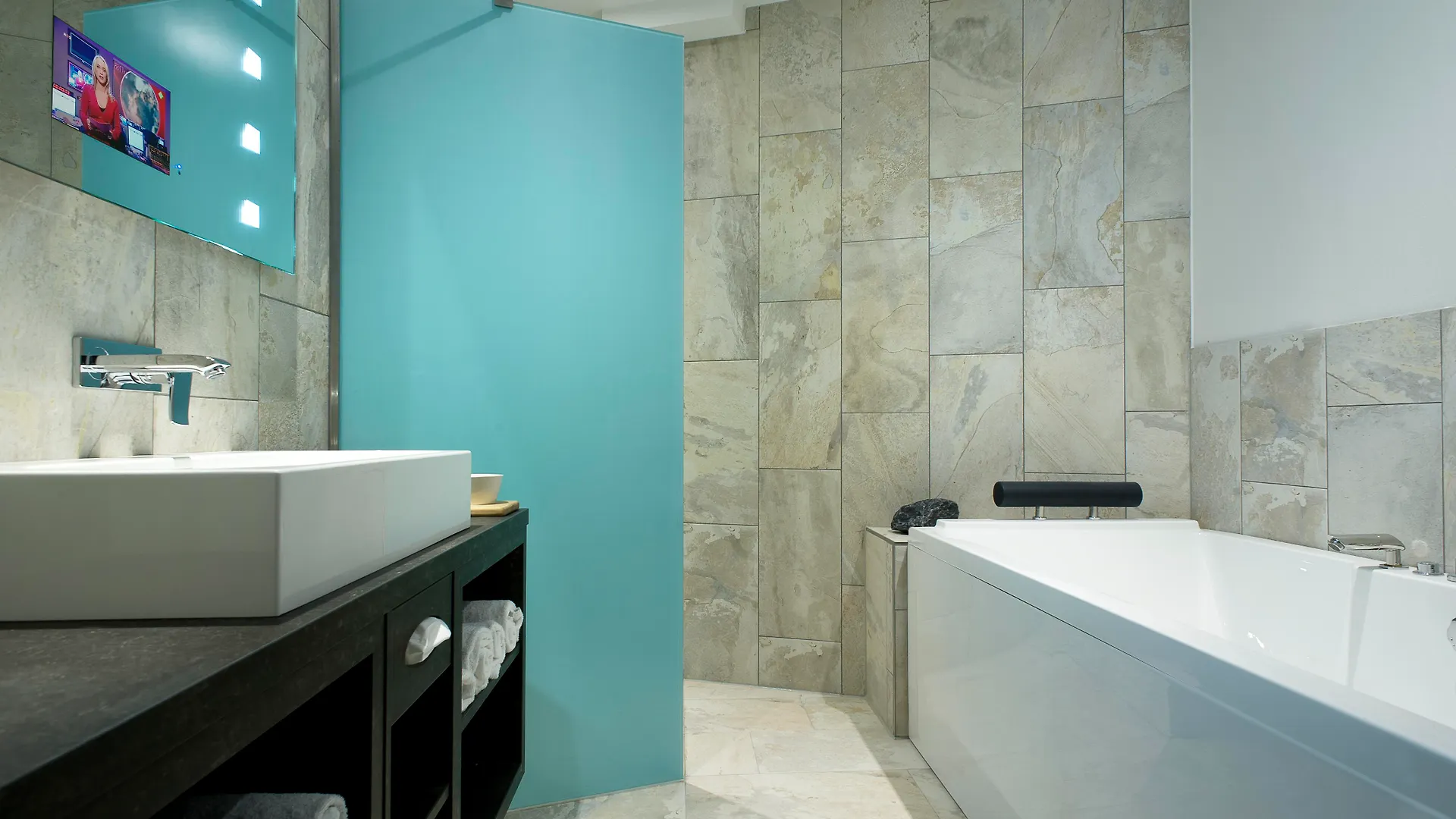 Mainport Hotel Rotterdam, A Hilton Affiliate Hotel