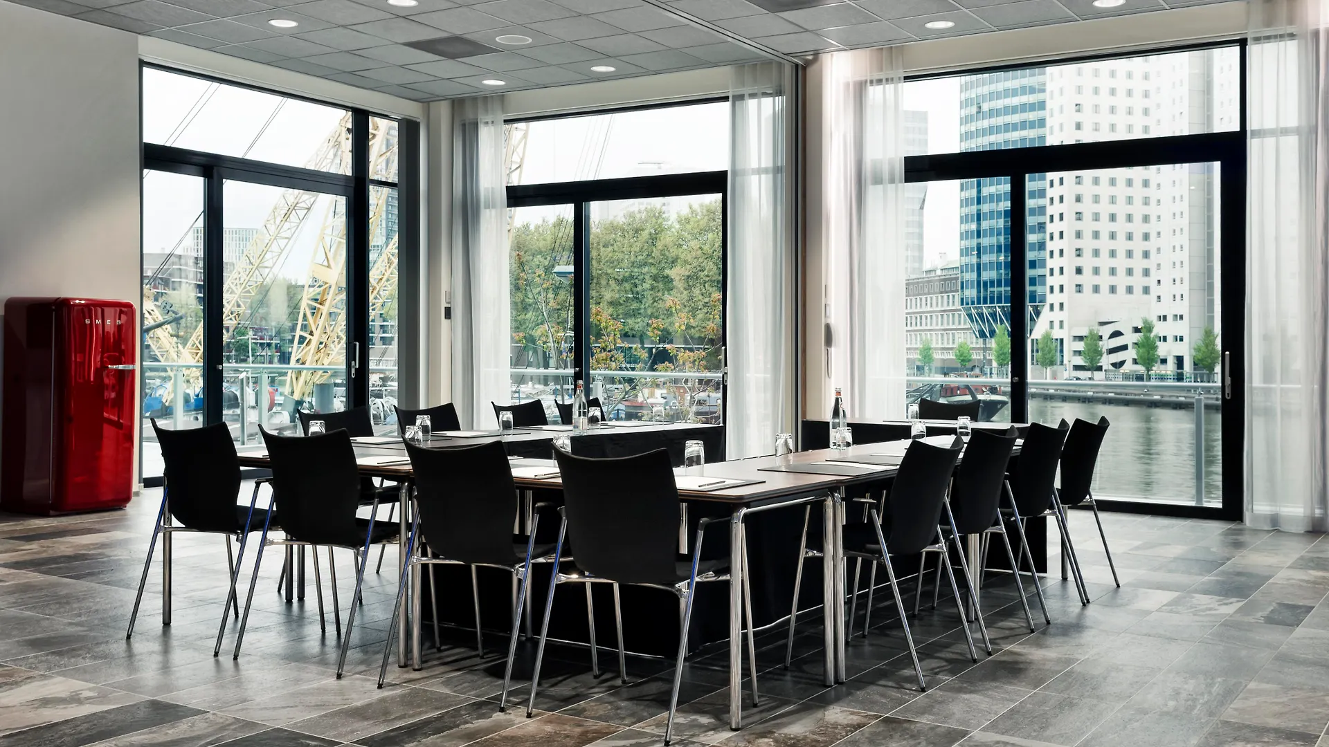 Mainport Hotel Rotterdam, A Hilton Affiliate Hotel 4*, Rotterdam