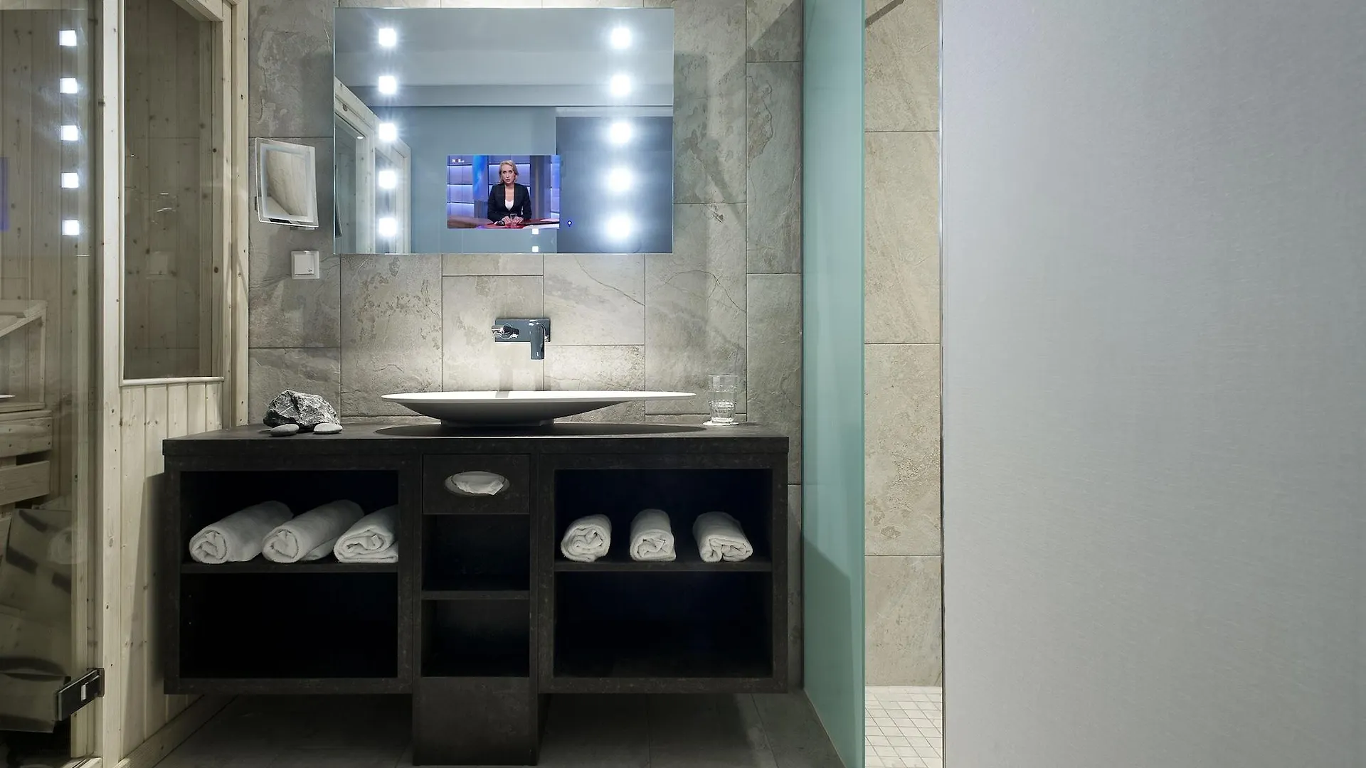 Mainport Hotel Rotterdam, A Hilton Affiliate Hotel  Rotterdam
