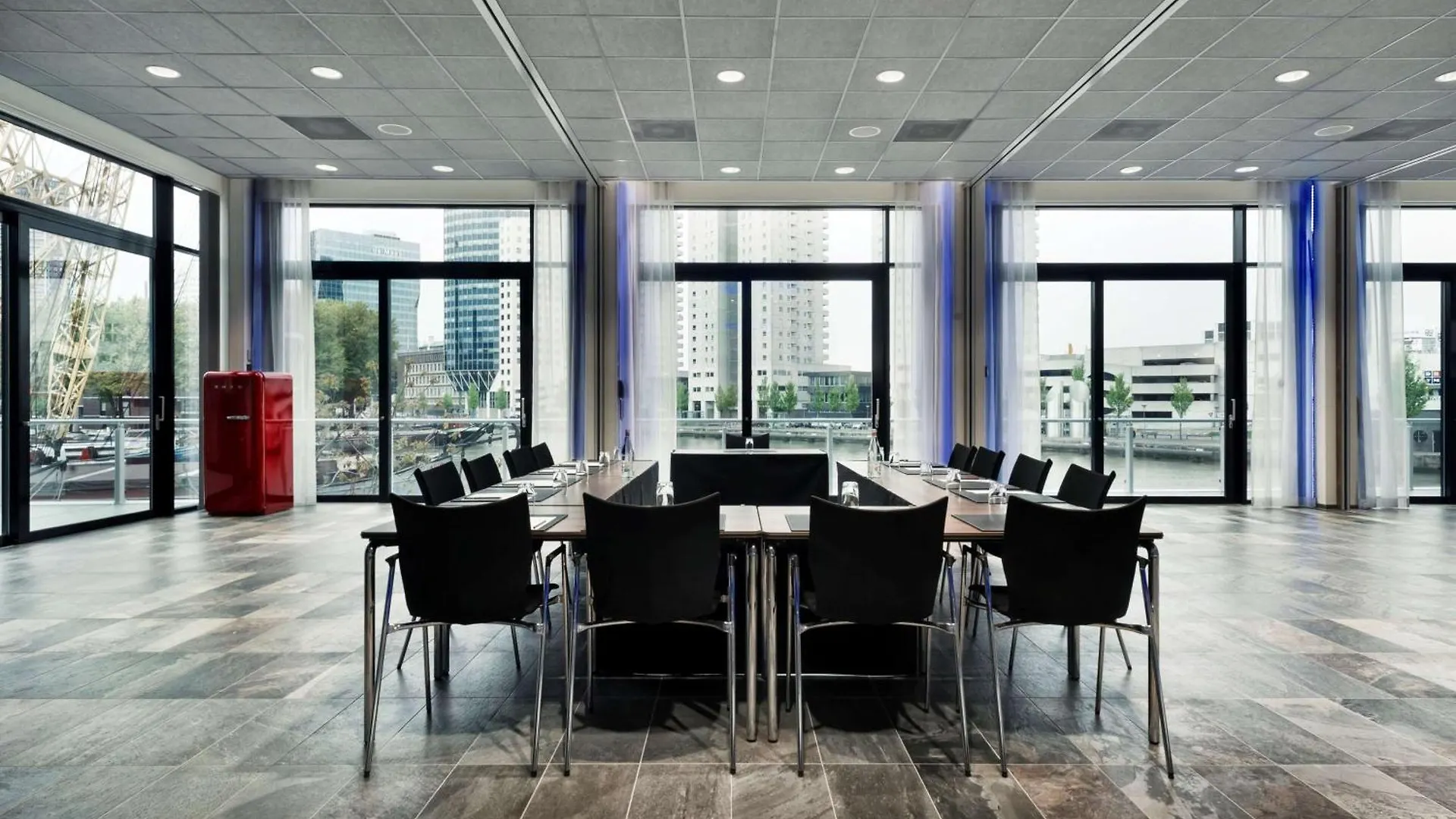 Mainport Hotel Rotterdam, A Hilton Affiliate Hotel