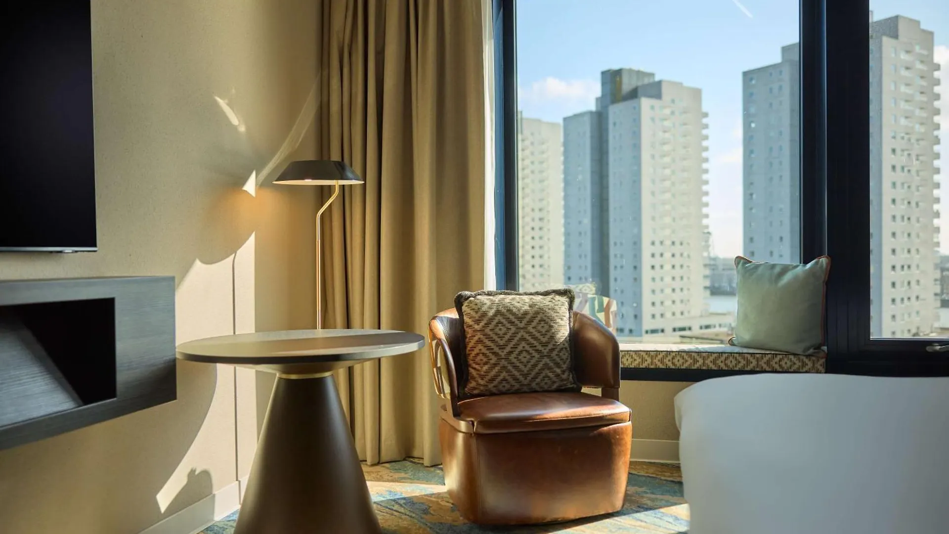 Mainport Hotel Rotterdam, A Hilton Affiliate Hotel