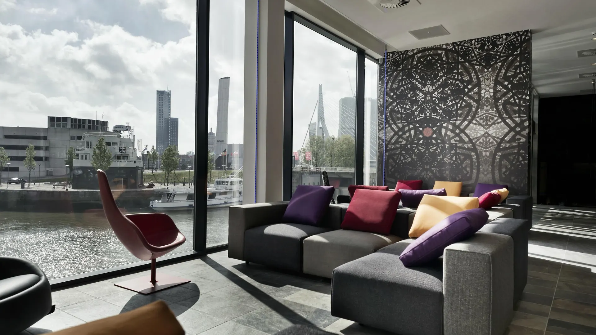 Mainport Hotel Rotterdam, A Hilton Affiliate Hotel