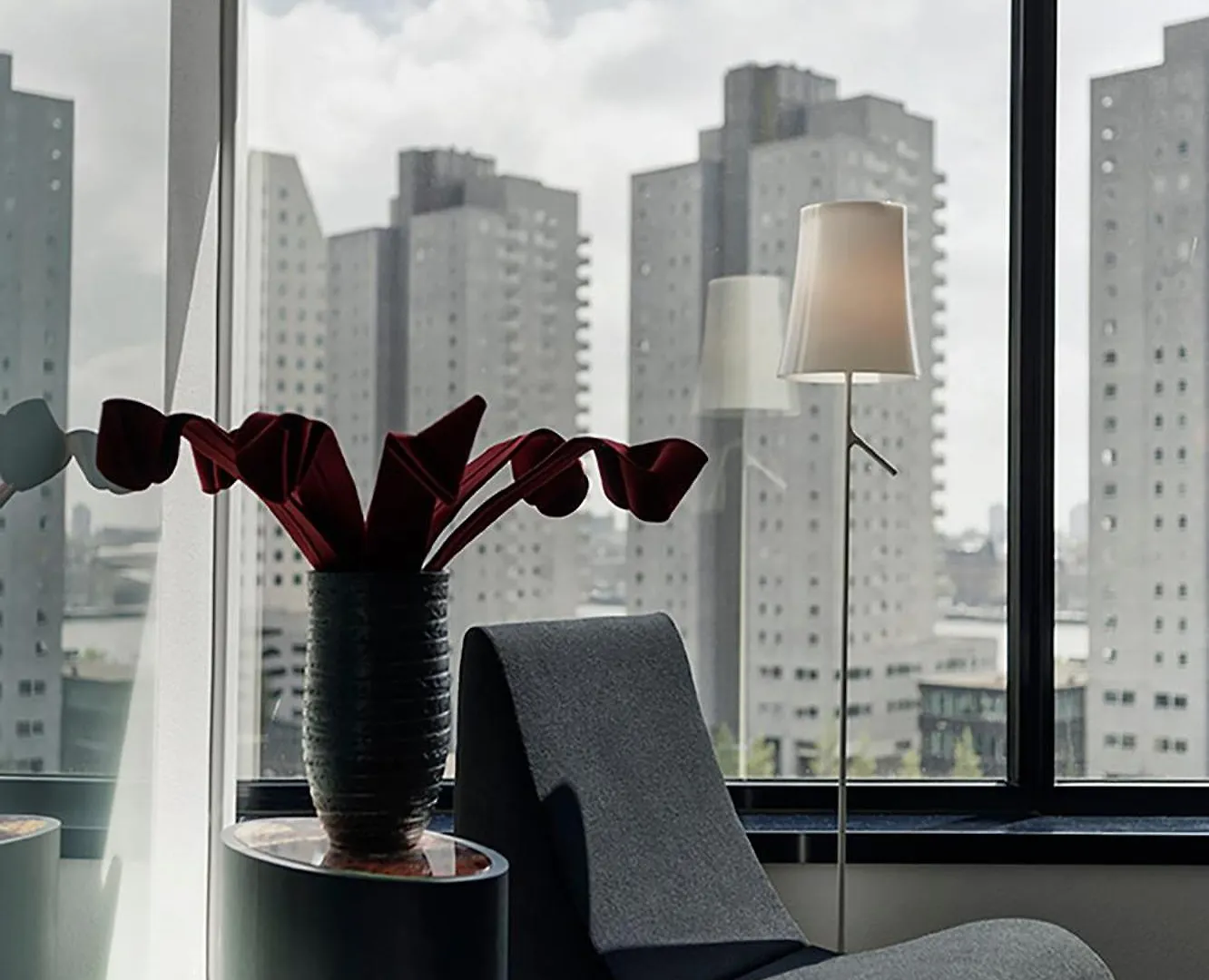 Mainport Hotel Rotterdam, A Hilton Affiliate Hotel 4*, Роттердам