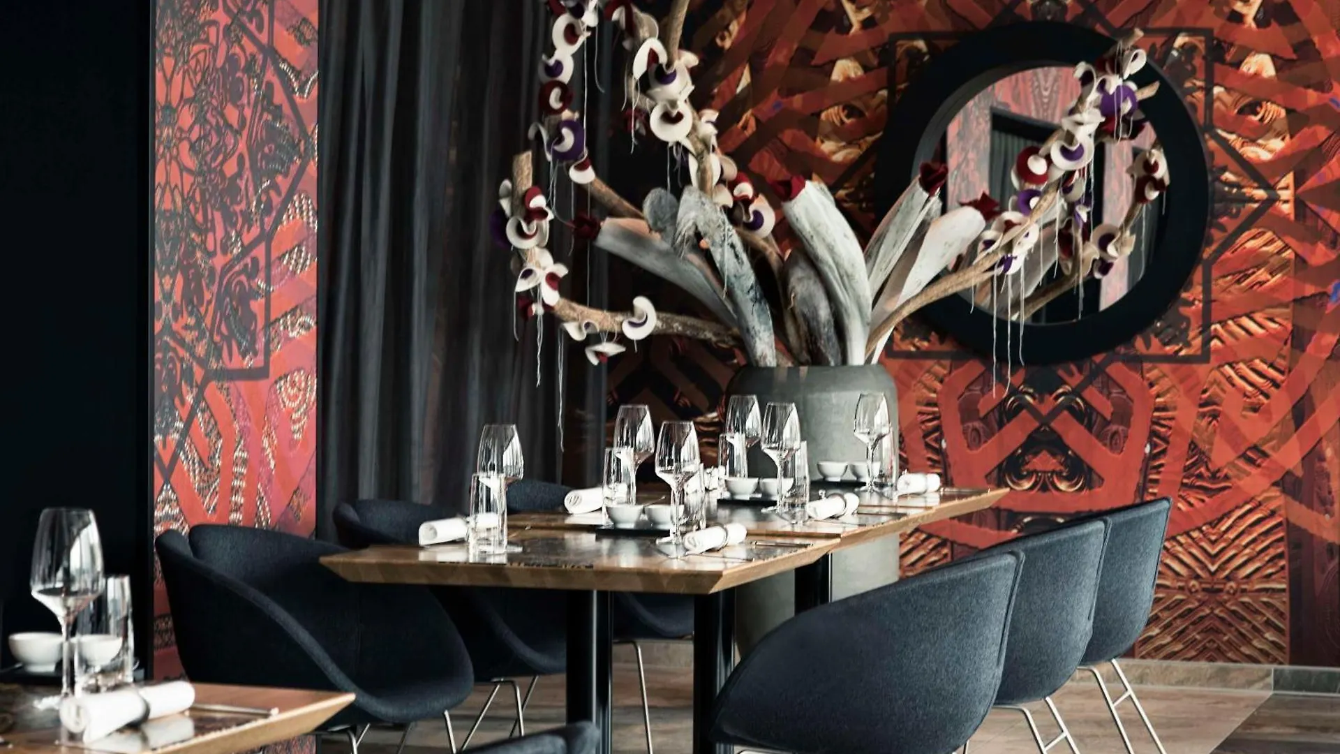 Mainport Hotel Rotterdam, A Hilton Affiliate Hotel 4*, Роттердам